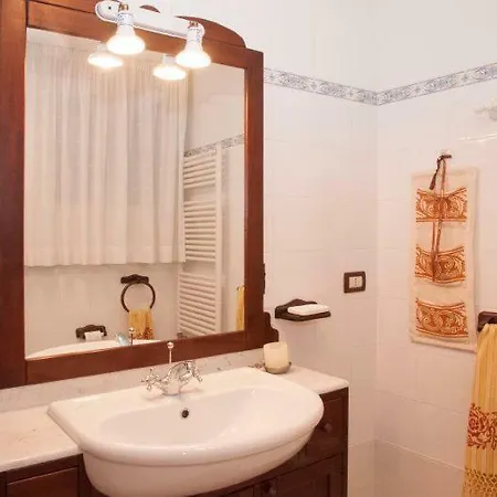 Caerano Di San Marco Sleeps 2 Air Con