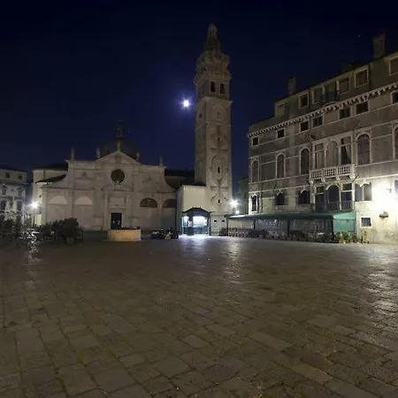 Caerano Di San Marco Sleeps 2 Air Con *